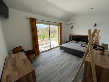 Chambre du gite Figuier, gîte pour 4 à 6 personnes à Joyeuse en Ardèche