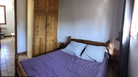chambre lit double gîte Olivier 1, gîte pour  4 à 5 personnes en Ardèche
