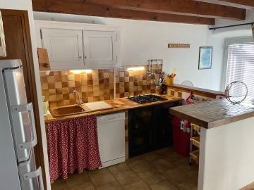 Cuisine du gite Pierre Blanche, gite pour 4 à 5 personnes à Joyeuse en Ardèche