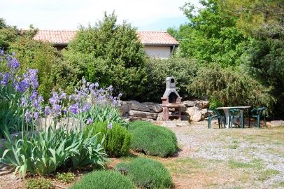 L'extérieur du gite Romarin 2, gite pour 4 personnes à Joyeuse