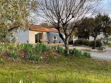 La terrasse du gite Figuier, gîte pour 4 à 6 personnes en Sud Ardèche