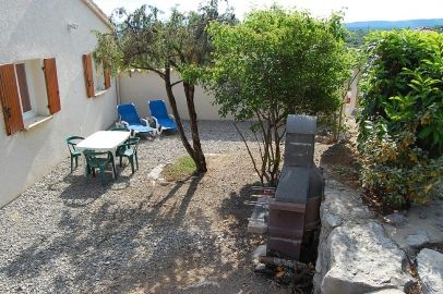 La terrasse du gite Tilleul, gîte pour 4/5 personnes à Joyeuse