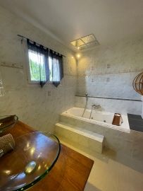 salle de bain du gîte Barbouillet, gîte moderne pour 10 personnes en sud Ardèche
