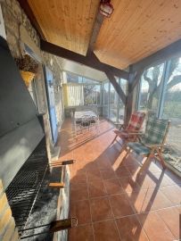 Veranda du gite Pierre Blanche, gite pour 4 à 5 personnes à Joyeuse en Ardèche